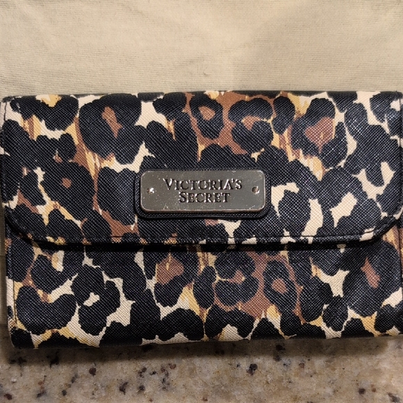 Victoria's Secret Leopard Print Wallet - Picture 1 of 5